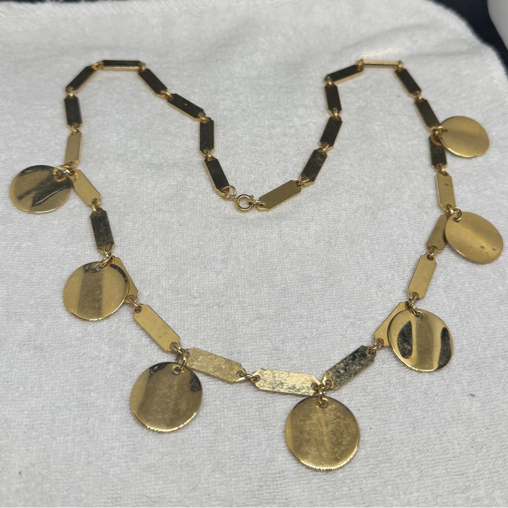 Elegant Gold Disc Necklace
